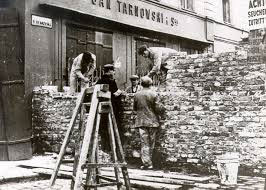 Building the Warsaw Ghetto's walls, December 1940